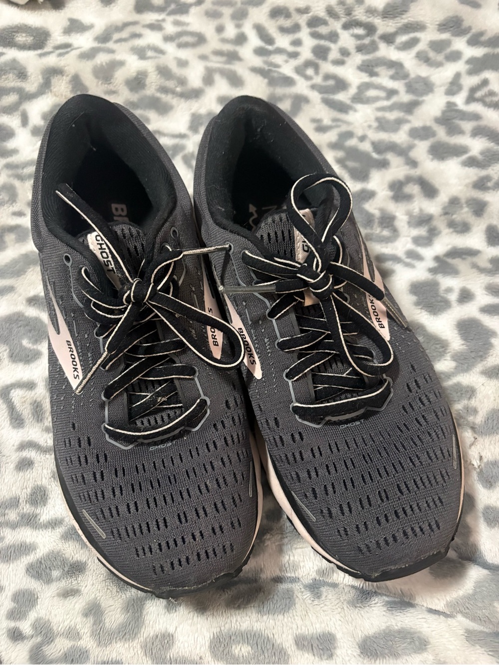 Brooks Women's Running Shoes - Black with Light Pink Highlights